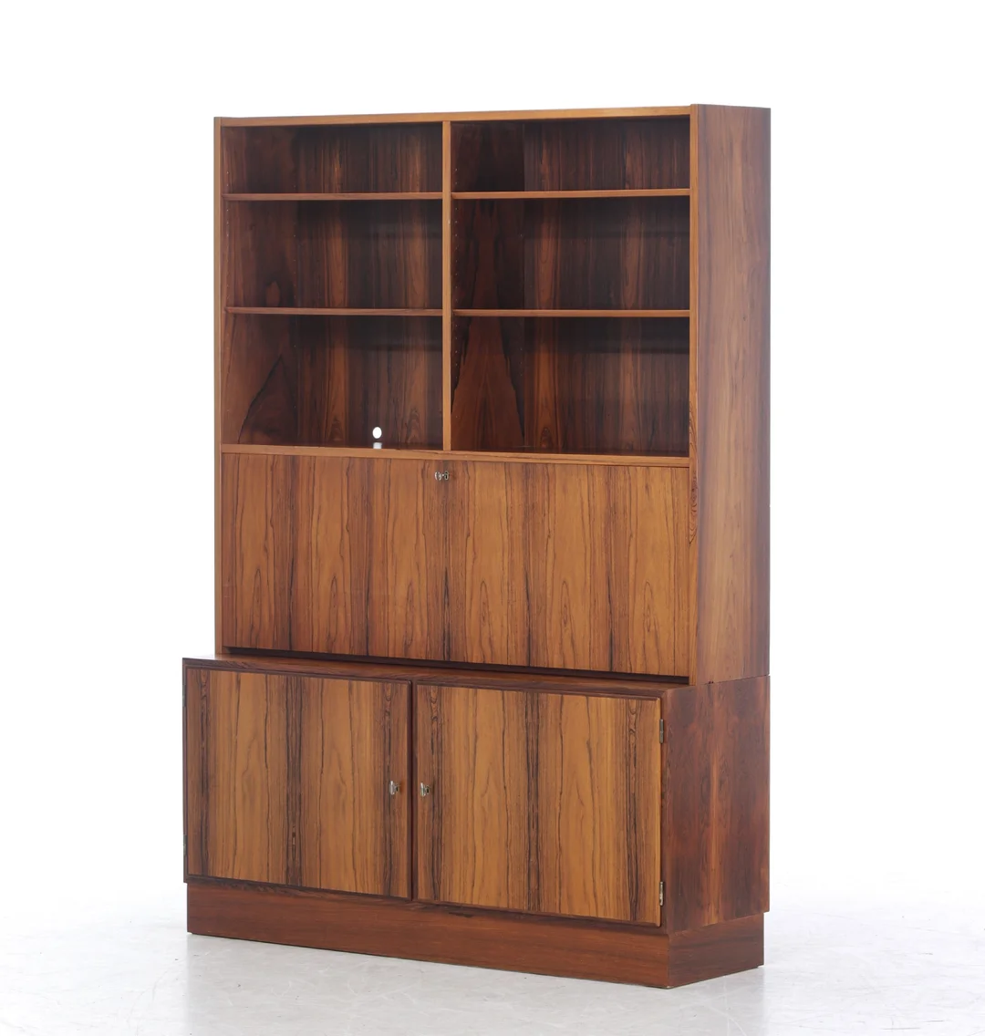 Hundevad. Two-part shelving system of rosewood 1960/70s. (2) — Furniture/Shelving — Lauritz
