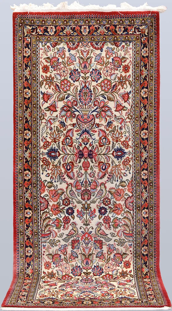 ORIENTMATTA. Ghom part silk, gallerimodell, 204 x 82 cm. — Carpets — Gomér & Andersson Nyköping