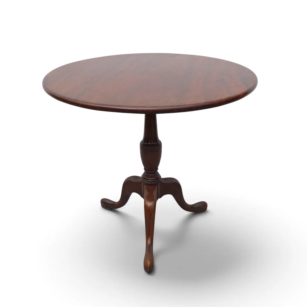 A LOW MAHOGANY TRIPOD SIDE TABLE. — Tables — Batemans of Stamford
