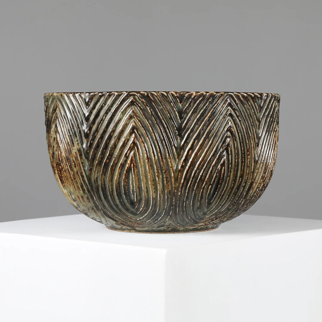 AXEL SALTO. Royal Copenhagen. Riflet skål af stentøj, nr. 20568. — European — Bidstrup Auktioner
