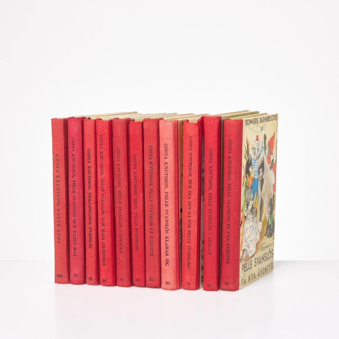 GÖSTA KNUTSSON. Böcker, 10+1 st, Pelle Svanslös samt Nalle Lufs, Bonniers Barnbibliotek, 1940-tal. — Books — Stockholms Auktionsverk Sickla