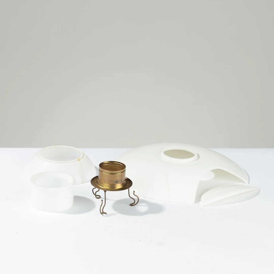 POUL HENNINGSEN. Ph reservedele, trådbens fatningen og skærme af opal glas. (4). — Other lighting — Palsgaard Kunstauktioner