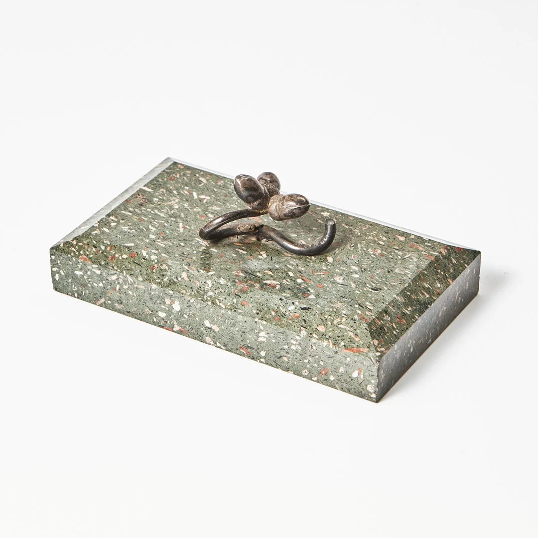 GUSTAF GRAUMANN. BREVPRESS, Tinguait från Elfdals Porphyrverk. knopp i silver 1967, Falun. — Silver — Stockholms Auktionsverk Magasin 5