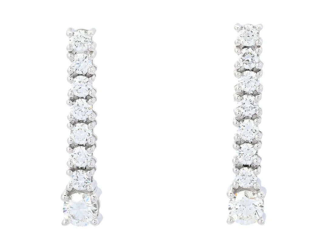 ÖRHÄNGEN, 18K vitguld, 16 briljantslipade diamanter ca 0,42 ctv, ca TW-W/VVS-VS, höjd 16 mm, stift, vikt 2,5 g. — Smycken/Örhängen — Kaplans