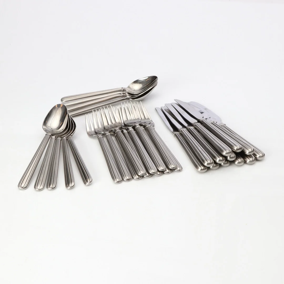 BERNADOTTE DESIGN, BESTICK, 32 DELAR. Rostfritt stål. Samtida tillverkning. — Other metals — Skånes Auktionsverk