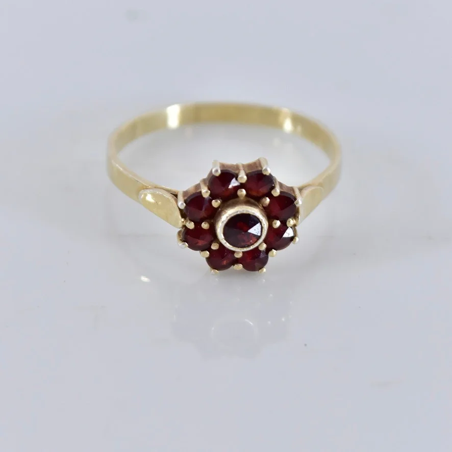 RING, med granater förgyllt silver, Heribert Engelbert Stockholm. — Rings — Halmstads Auktionskammare