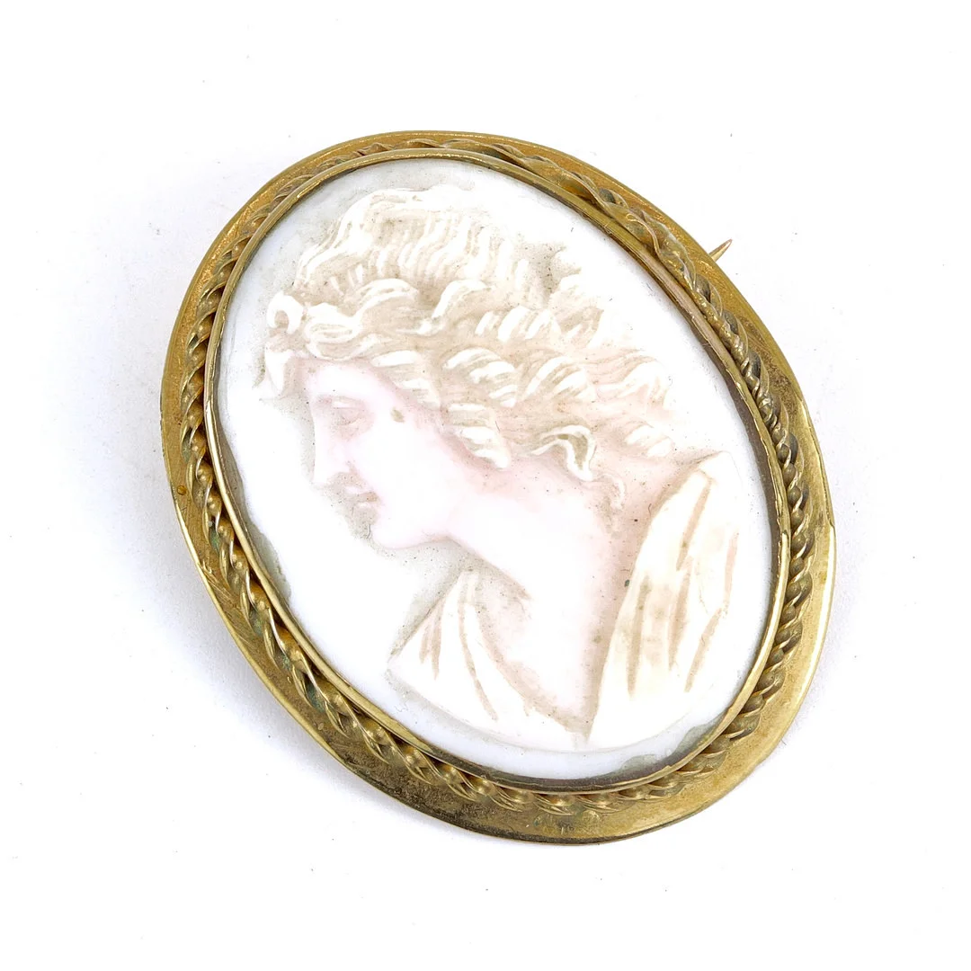 18CT GOLD CAMEO BROOCH. — Brooches & Pendants — Chalkwell Auctions