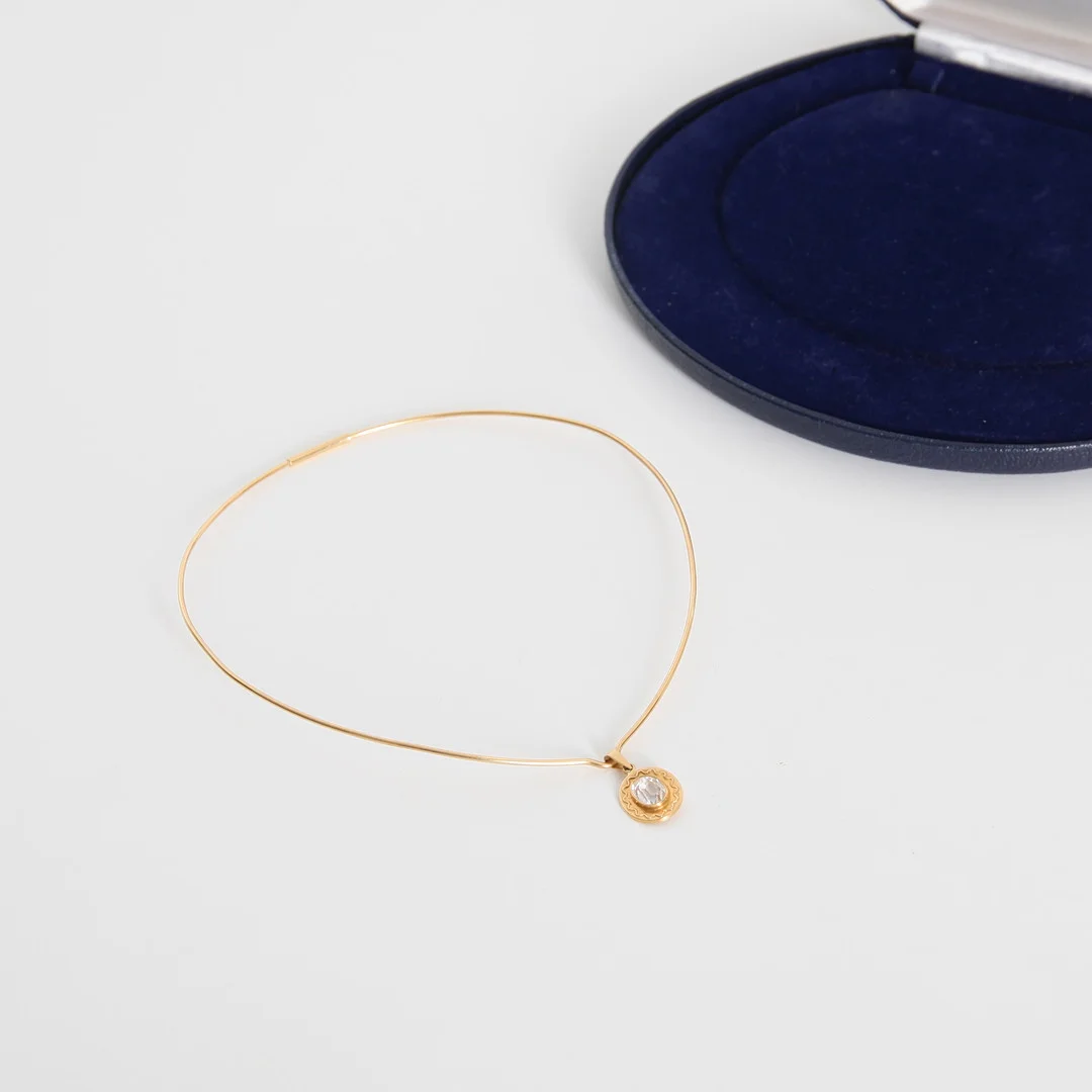 COLLIER MED HÄNGE, 18K guld, A.Andersson Ängelholm, 1982. — Necklace — Auktionsverket Engelholm