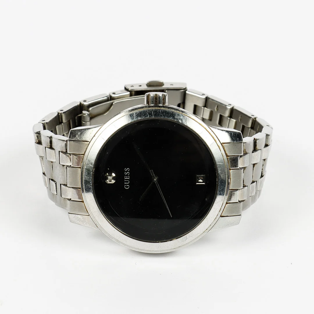 GUESS armbandsur, stål, quartz, 2000-tal. — Wristwatches — Karlstad Hammarö Auktionsverk