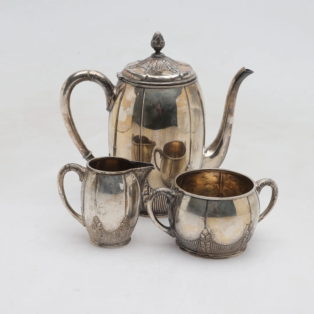 GUSTAF MÖLLENBORG, Kaffeservis, 3 delar, silver, gustaviansk stil, Stockholm, 1911. — Silver — Gomér & Andersson Norrköping
