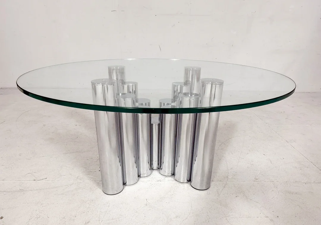 MARCO ZANUSO. ZUGESCHRIEBEN. Skulpturaler Coffee Table/Couchtisch Chrom, Italien, 1970er Jahre. — Tables — Stockholms Auktionsverk Düsseldorf/Neuss