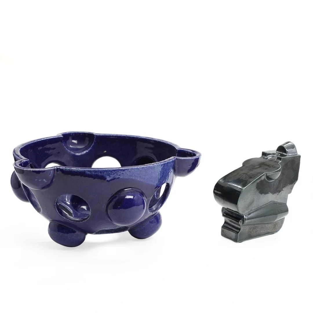 Bjørn Poulsen: Untitled. Signed B. P. and stamped Bjørn Poulsen. Glazed ceramic. H. 19.5–20. Diam. app. 40 cm. (2) — Modern Sculptures/Modern art — Bruun Rasmussen