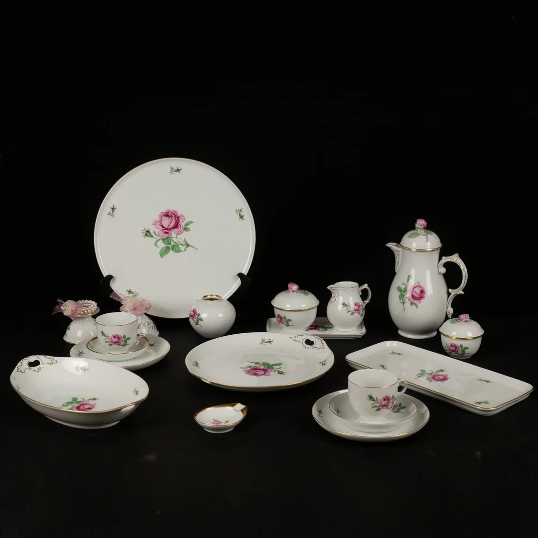 KAFFESERVIS, 58 delar, "Rose", porslin, Alt Fürstenberg. — Tableware — Auktionsfirma Kenneth Svensson i Kalmar