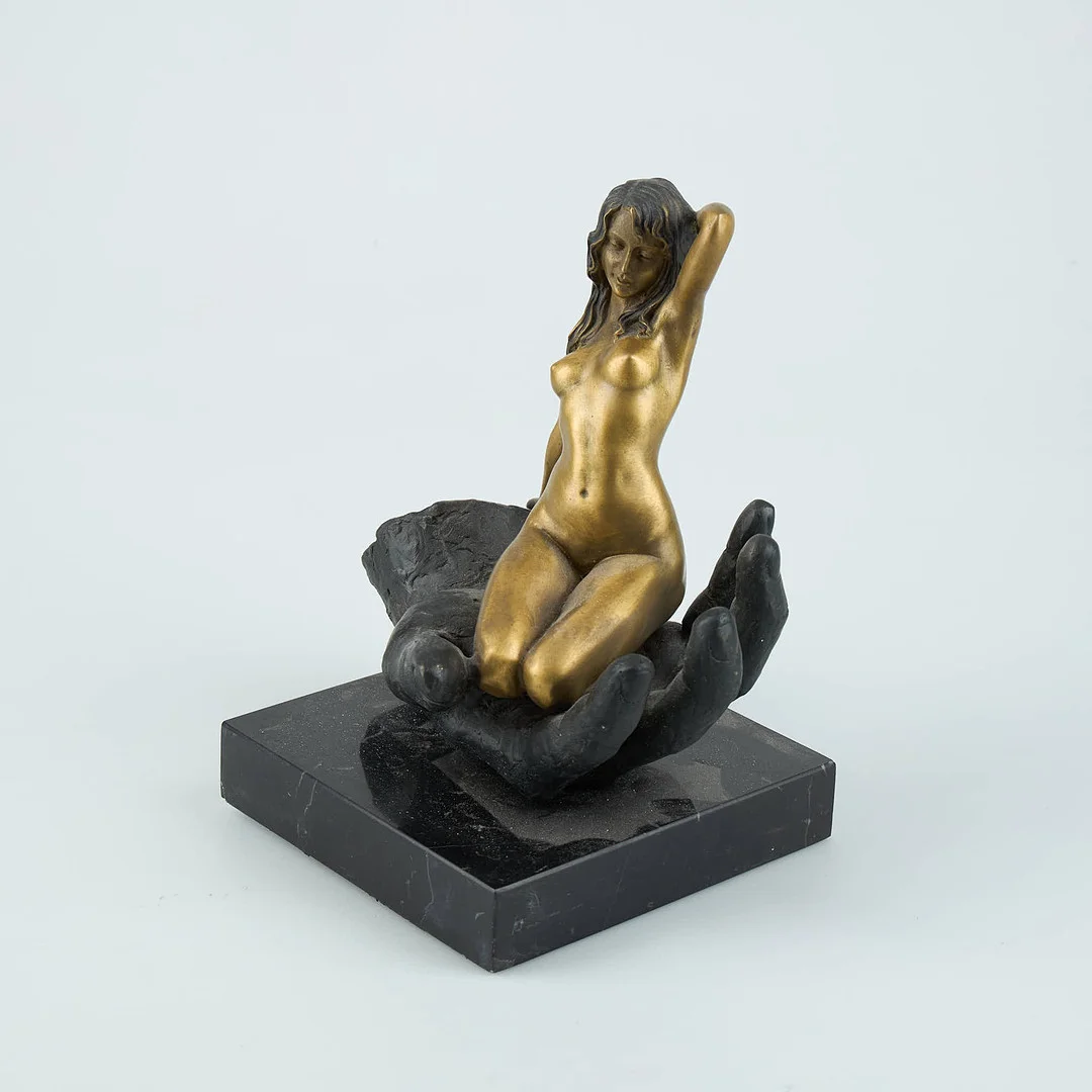 DEKORATIV SKULPTUR, patinerad brons, sockel av marmor, modern tillverkning. — Sculptures & Bronzes — Stockholms Auktionsverk Helsinki