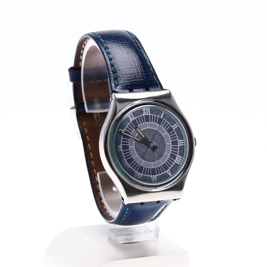 Armbandsur, Swatch, "Alexander", GX123, plast och läder, 1992. — Wristwatches — Auktionsbyrån Varberg