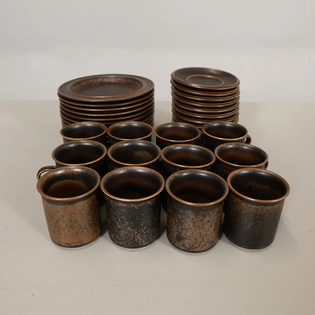 ULLA PROCOPÉ. KAFFESERVIS 36 delar "Ruska" Arabia Finland. — European — Höörs Auktionshall