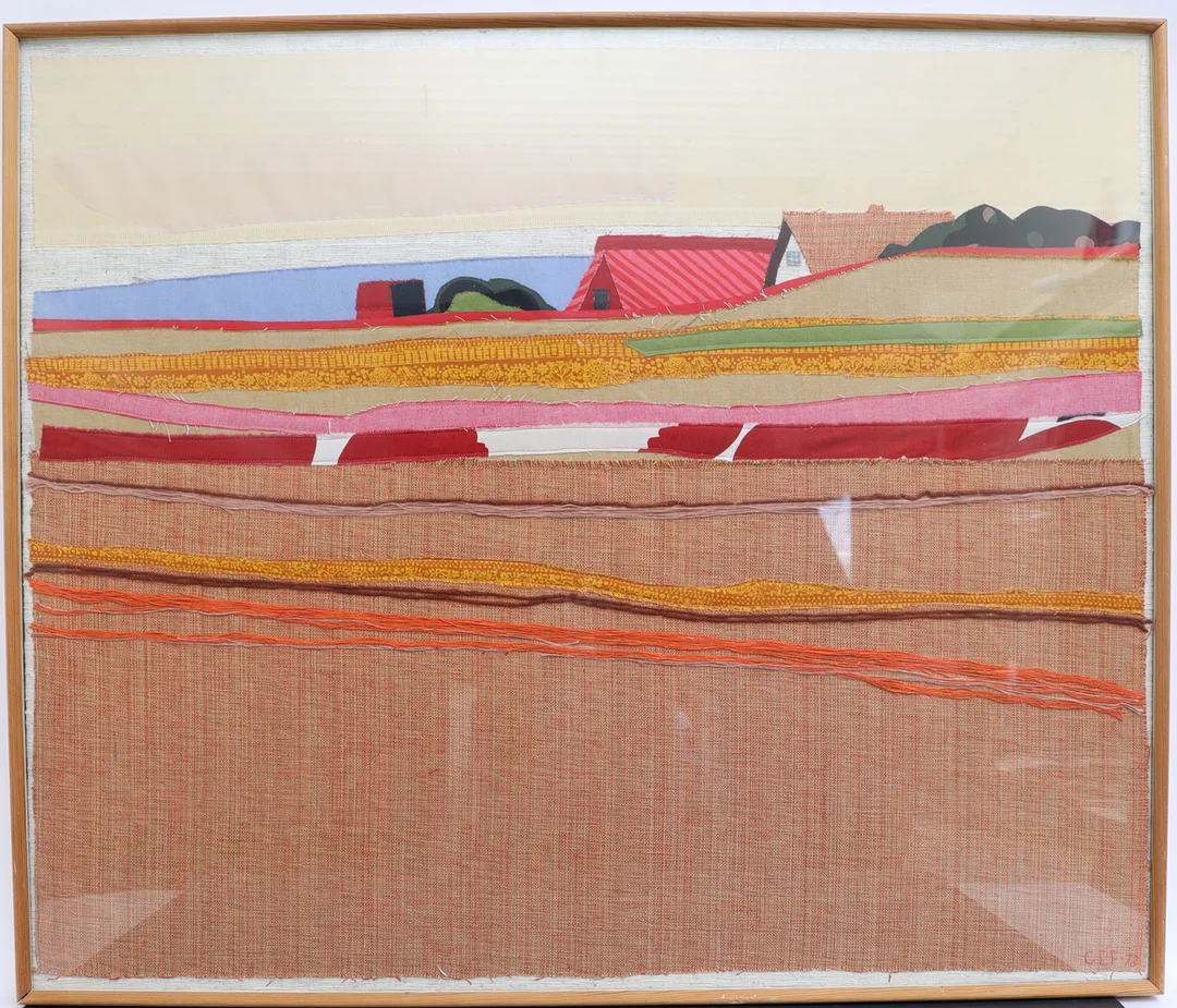 GUNILLA EKSTRÖMER FÜRST. Textiltavla, landskap med hus, monogramsignerad och daterad 78. — Textiles — Falun Auktionsbyrå