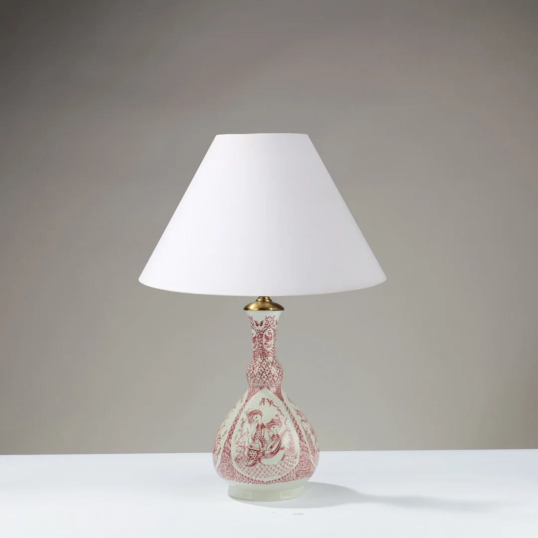 BJÖRN WIINBLAD. Bordlampe af fajance, Nymölle Danmark. — European — Palsgaard Kunstauktioner