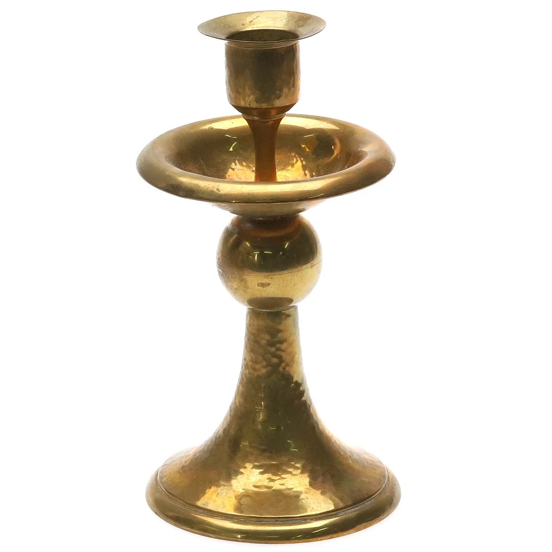 LJUSHÅLLARE. Mässing, punsad dekor, Württembergische Metallwarenfabrik, Tyskland, tidigt 1900-tal. — Candlesticks — Örebro Stadsauktioner