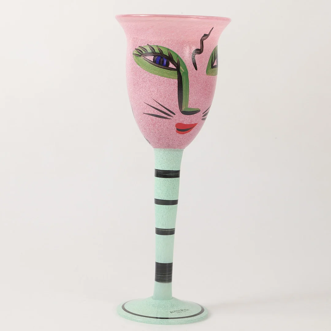 ULRICA HYDMAN-VALLIEN. Pokalglas, konstglas, Kosta Boda, etikettmärkt. — Art glass — Helsingborgs Auktionskammare