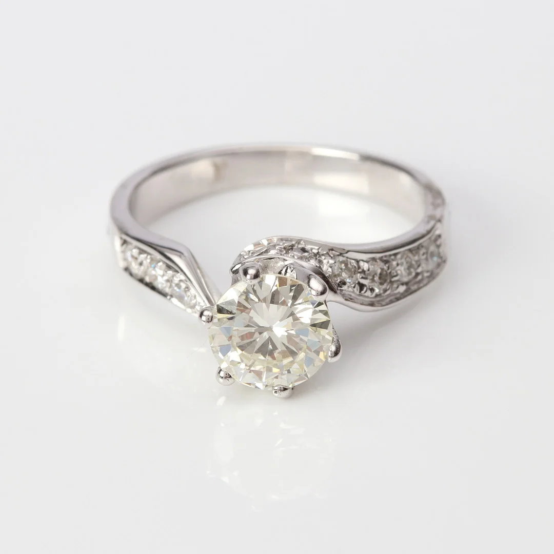 DIAMANTRING 18K, ca 1,08 ct, 0,25 ct. — Rings — Skånes Auktionsverk