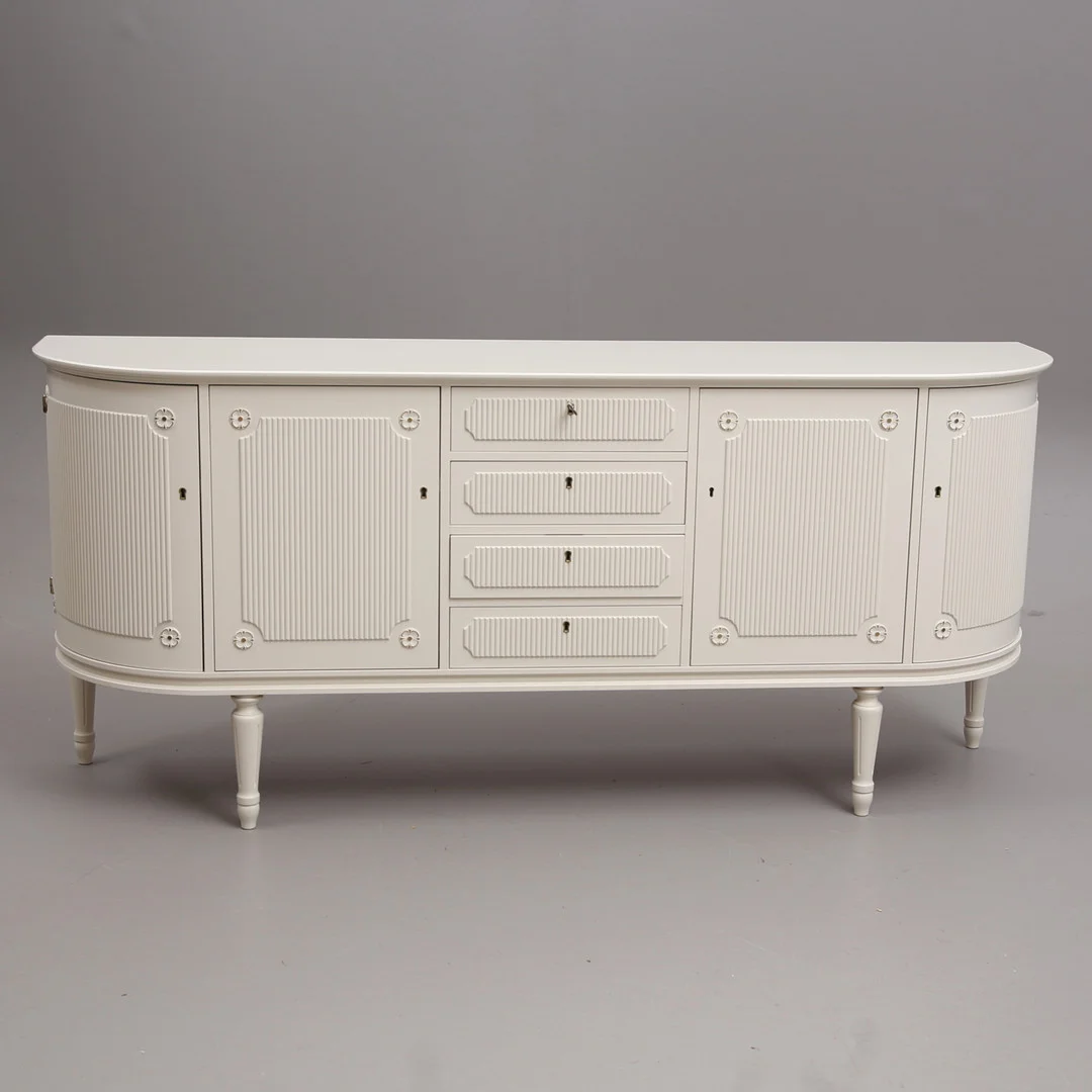 SIDEBOARD, gustaviansk stil, 1900-talets andra hälft. — Cupboards, Cabinets & Shelves — Auktionshuset Thelin & Johansson