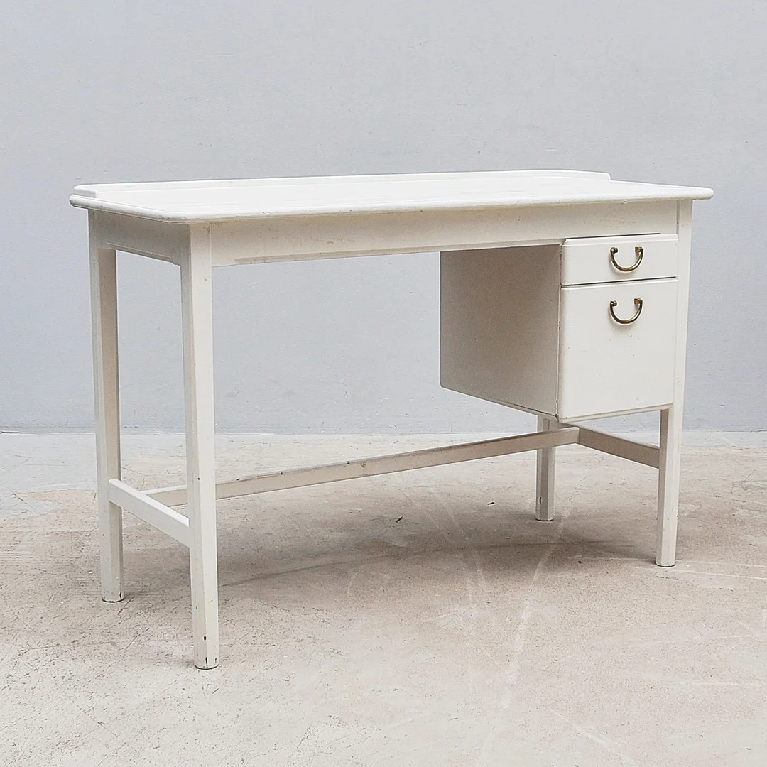 SKRIVBORD, NK, vitmålat. — Tables — Metropol Auktioner
