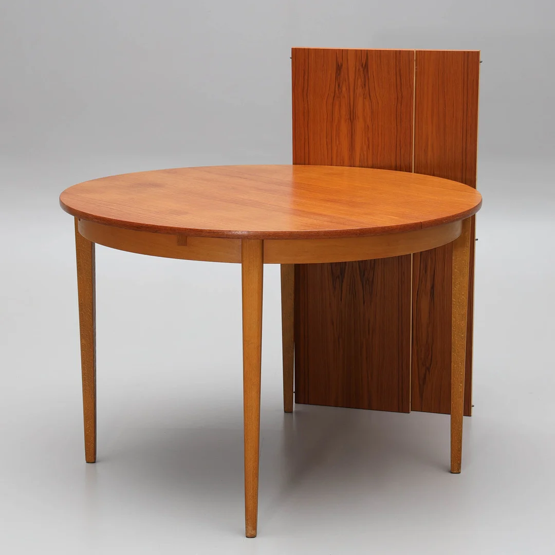 MATBORD, 3 delar, fanerat i teak, 1950/60-tal. — Tables — Auktionsmagasinet Vänersborg