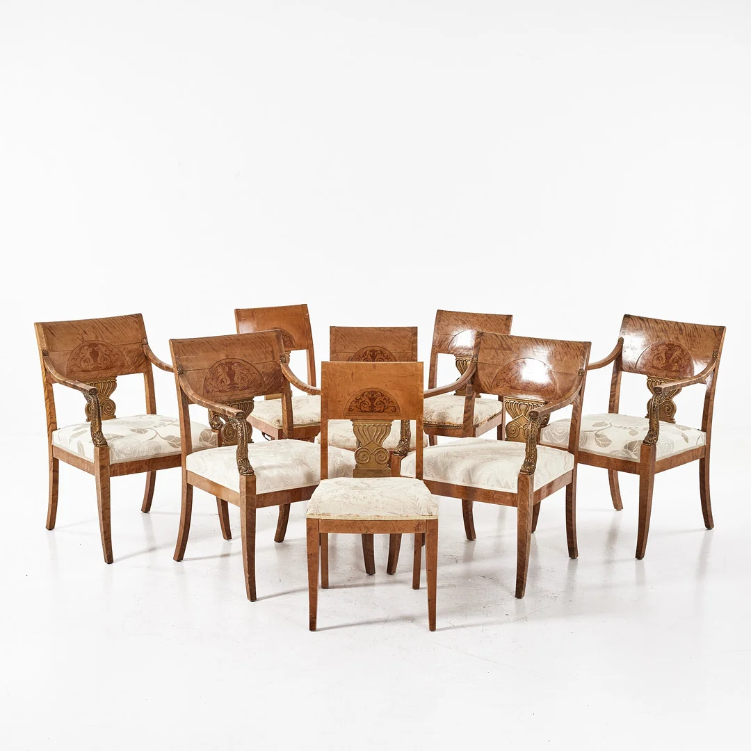 SALONGSGRUPP, 9 dlr., empirestil, 1900-talets första hälft, fanerad i björk, skuren dekor, bronserade detaljer samt intarsia. — Sofas & Seatings — Stockholms Auktionsverk Magasin 5