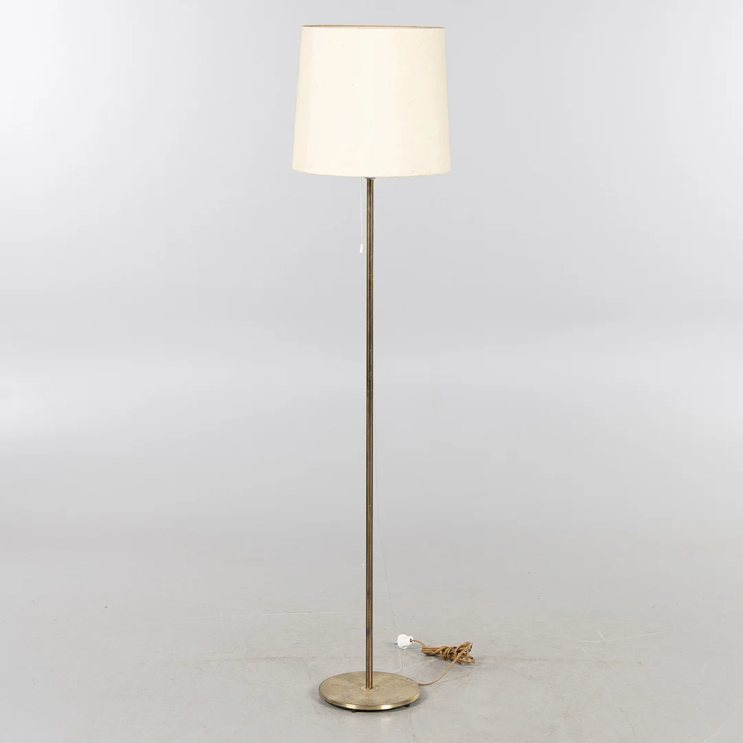 GOLVLAMPA, mässing, Falkenbergs belysning, 1900-talets andra hälft. — Floor lights — Stockholms Auktionsverk Helsingborg