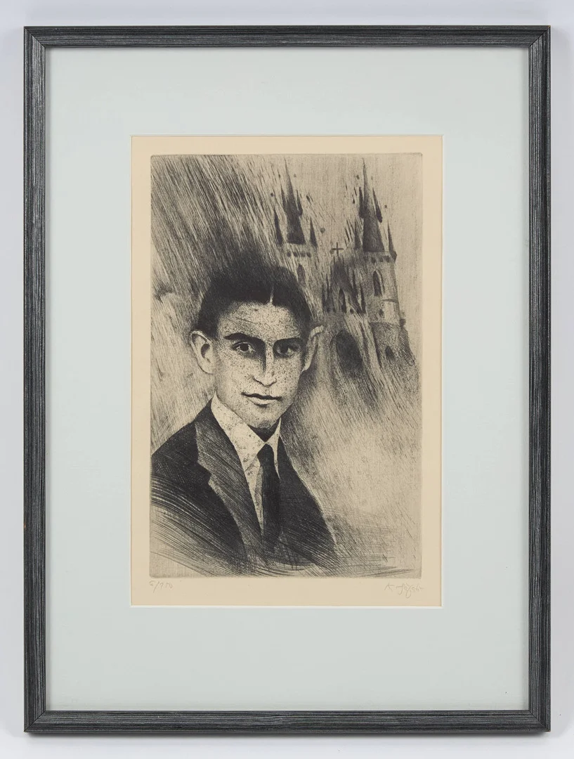 KAREL SAFAR (1938-2016). Frans Kafka framför siluetten av Prag, signerad, etsning, 6/250. — Engravings & Prints — Stockholms Auktionsverk Helsinki