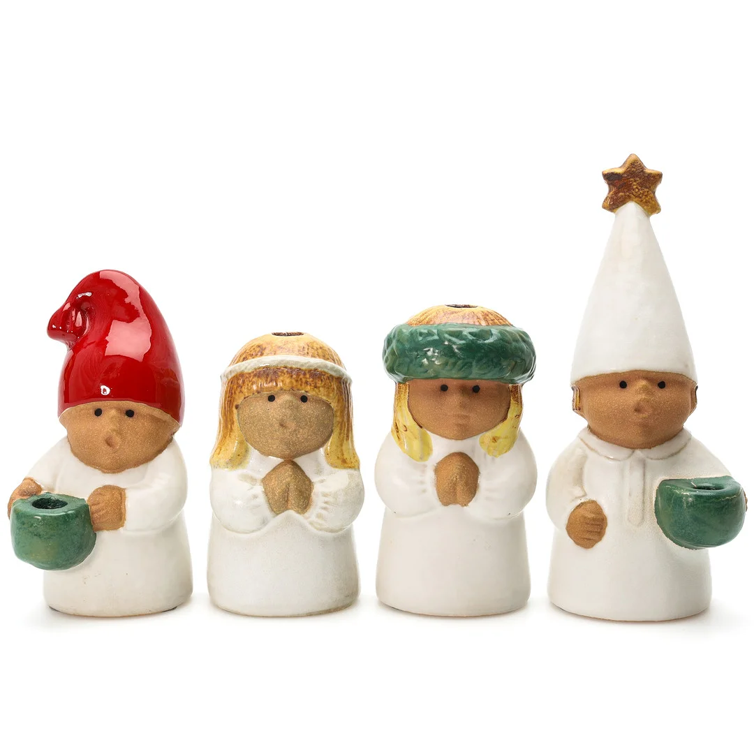 LISA LARSON. Figuriner, 4 st, "Luciatåg" ur serien Adventsbarn, Gustavsberg. — European — Auktionsmagasinet Vänersborg