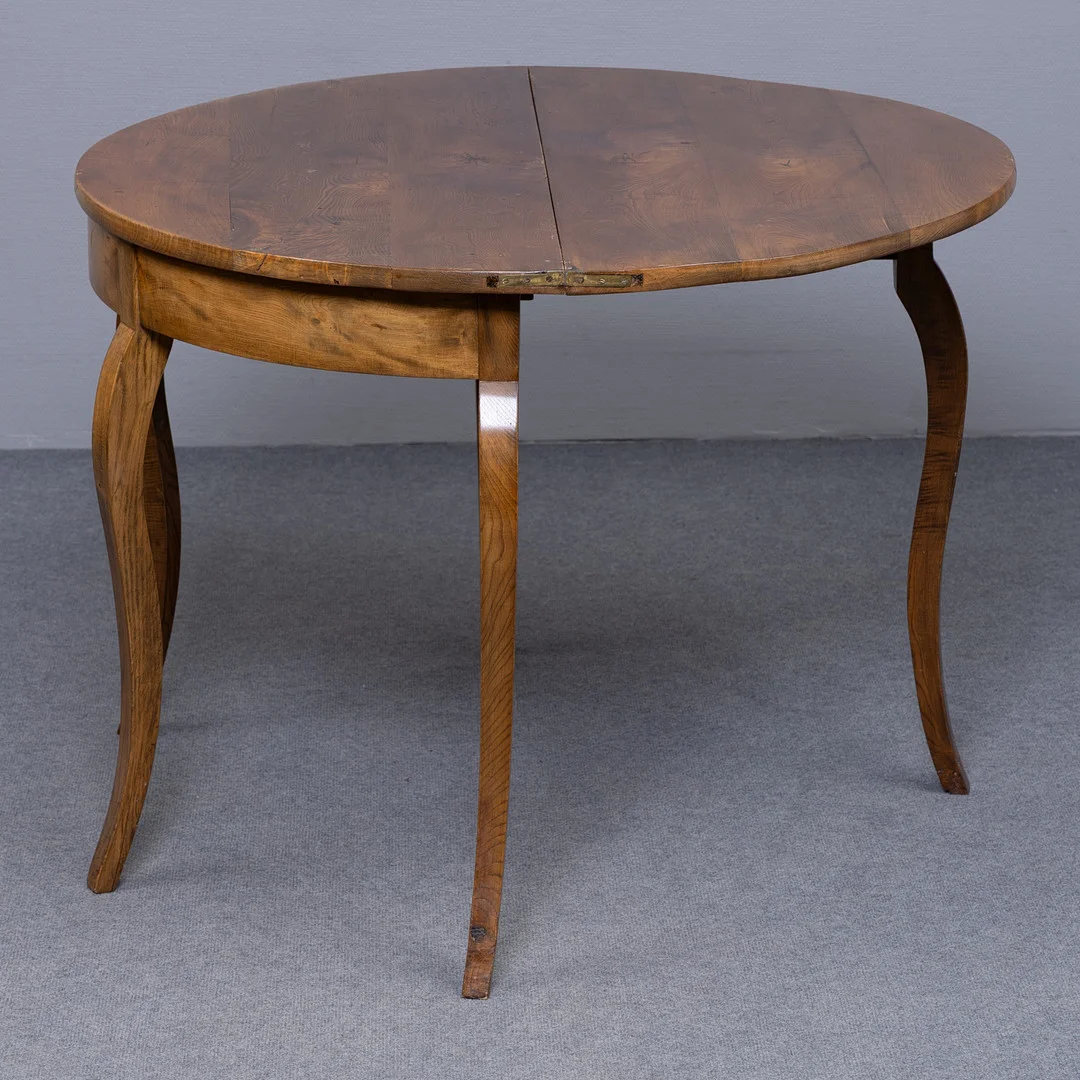 HALVMÅNEBORD / SPELBORD, ROKOKO-STIL, 1800-TAL. — Tables — Auktionskammaren Sydost Kalmar