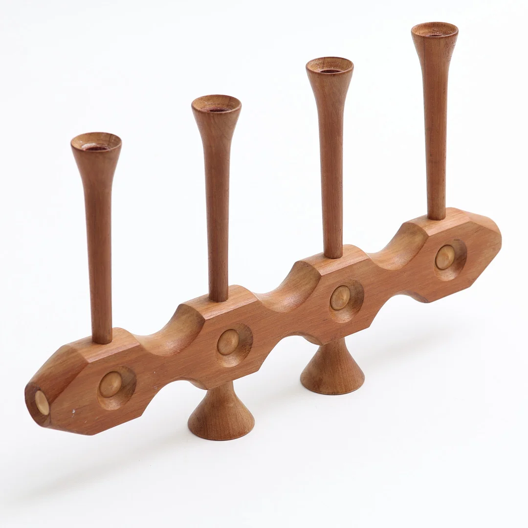 LJUSSTAKE, trä, 1900-tal. — Candlesticks — Auktionshuset Thelin & Johansson