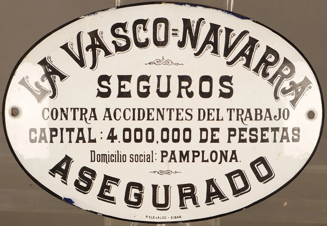 La Vasco-Navarra, placa publicitaria en metal esmaltado. — Other collectables — Barcelona Auctions