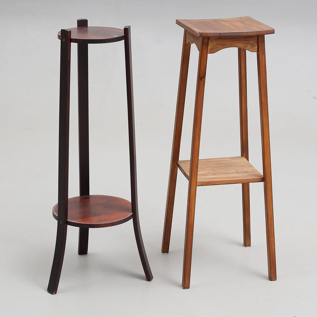 PIEDESTALER, 2 st, trä, 1900-tal. — Other — Auktionshuset Thelin & Johansson