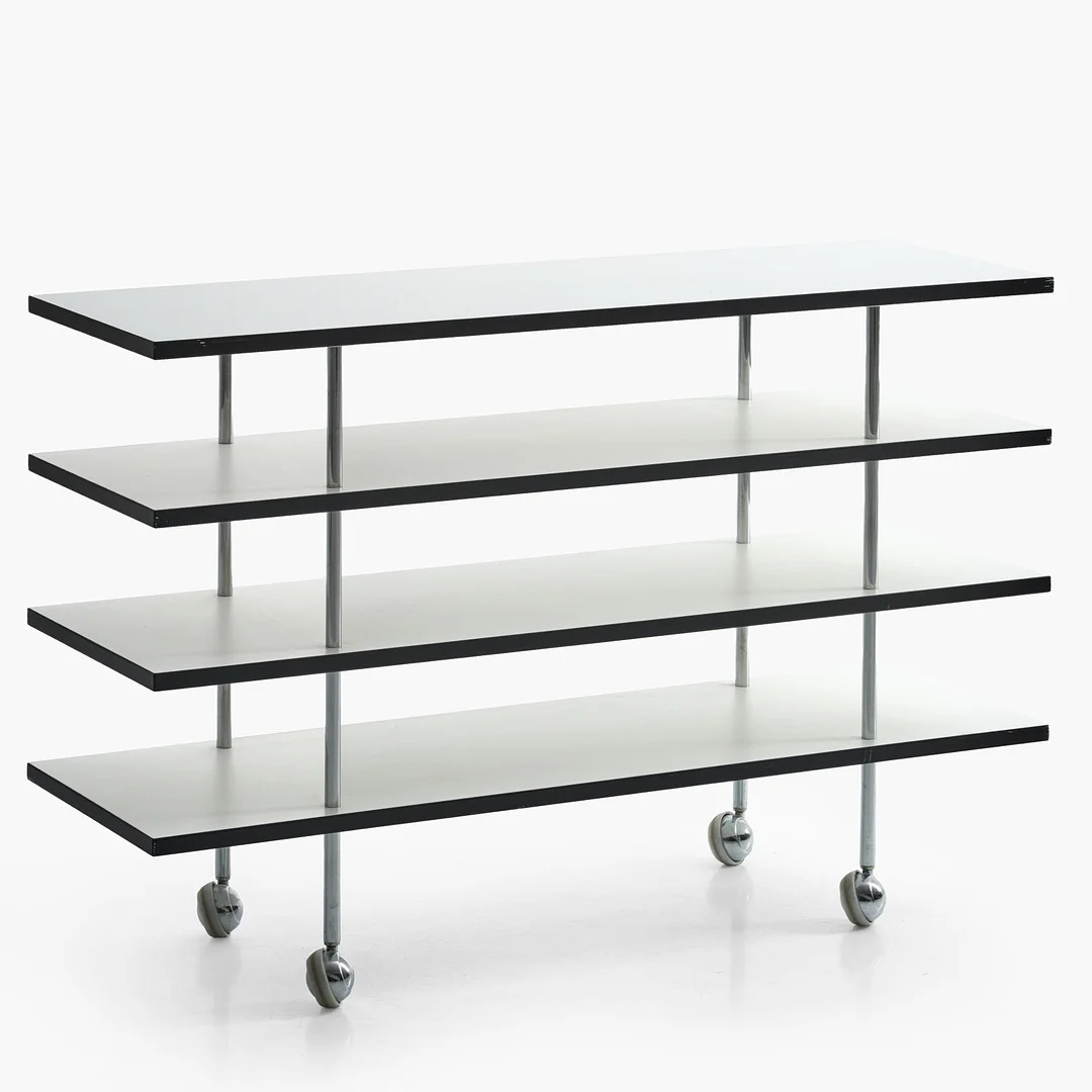 BRUNO MATHSSON (SVERIGE, 1907–1988). sidobord "MI 1150", Bruno Mathsson International. Etikettmärkt. — Cupboards, Cabinets & Shelves — Crafoord Auktioner Stockholm