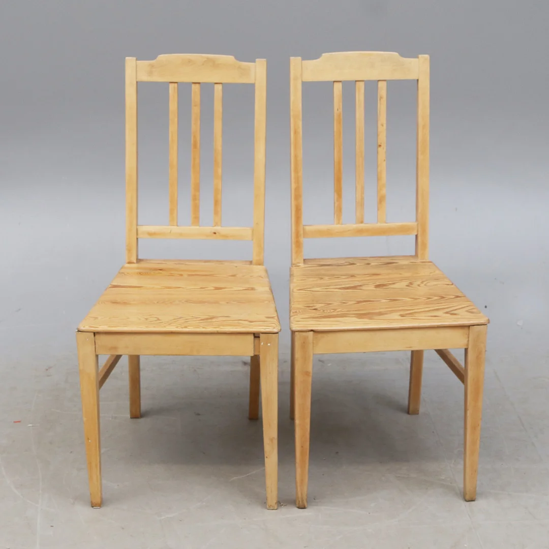 STOLAR 2 st, trä, 1900-tal. — Armchairs & Chairs — Kalmar Auktionsverk