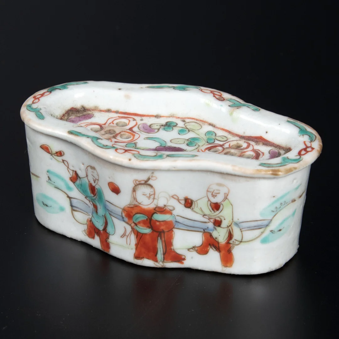 ASK med lock, för syrsor, Kina, 1800/1900-tal. — Ceramics & Porcelain — Laholms Auktionskammare