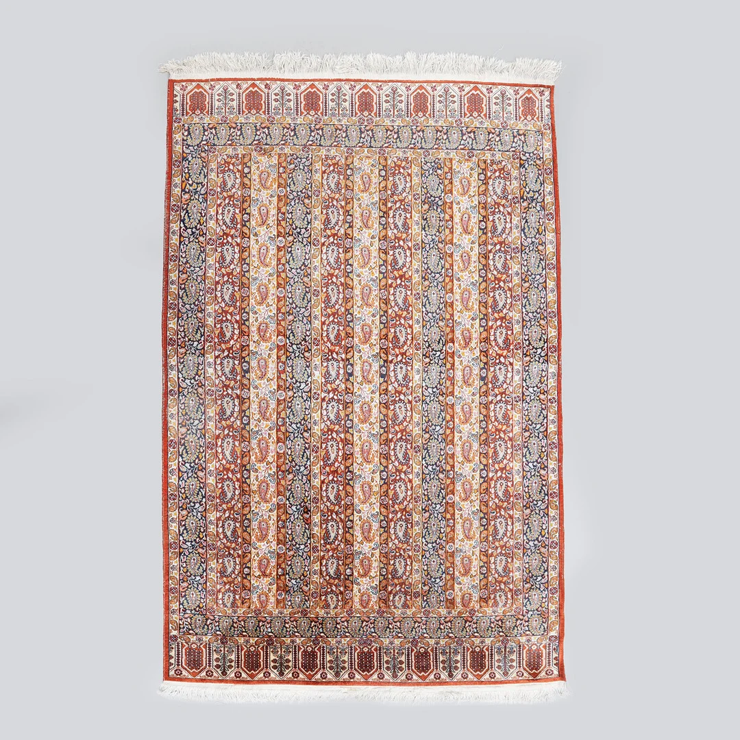 MATTA, Iran, silkesinslag. 210 x 135 cm. — Persian Carpets & Textiles — Göteborgs Auktionsverk