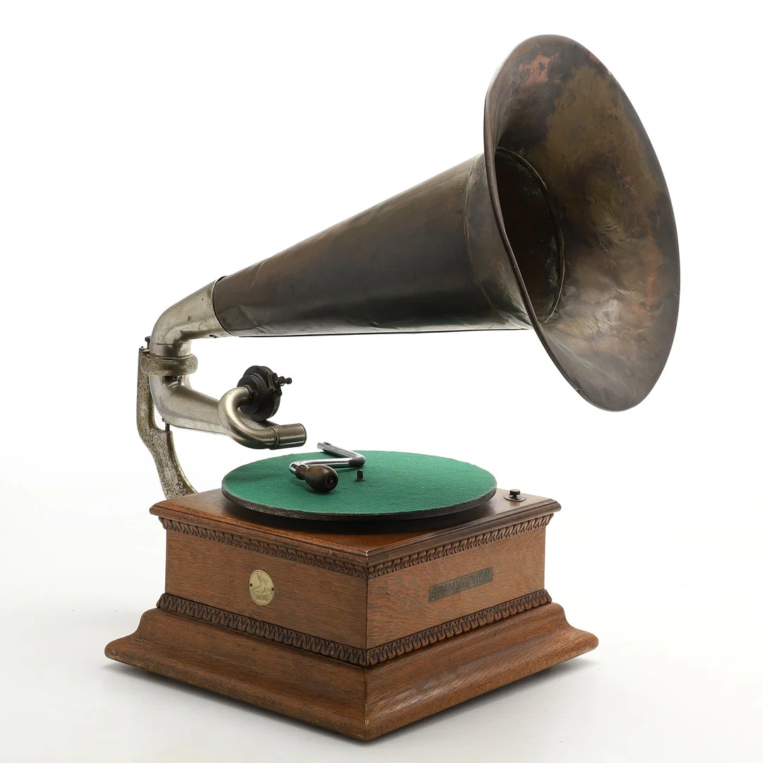 TRATTGRAMMOFON, "Grammophon" Deutsche Grammophon Aktiengesellschaft (D.G.A.G.). Tyskland, Omkring 1900. — Music memorabilia — Crafoord Auktioner Malmö