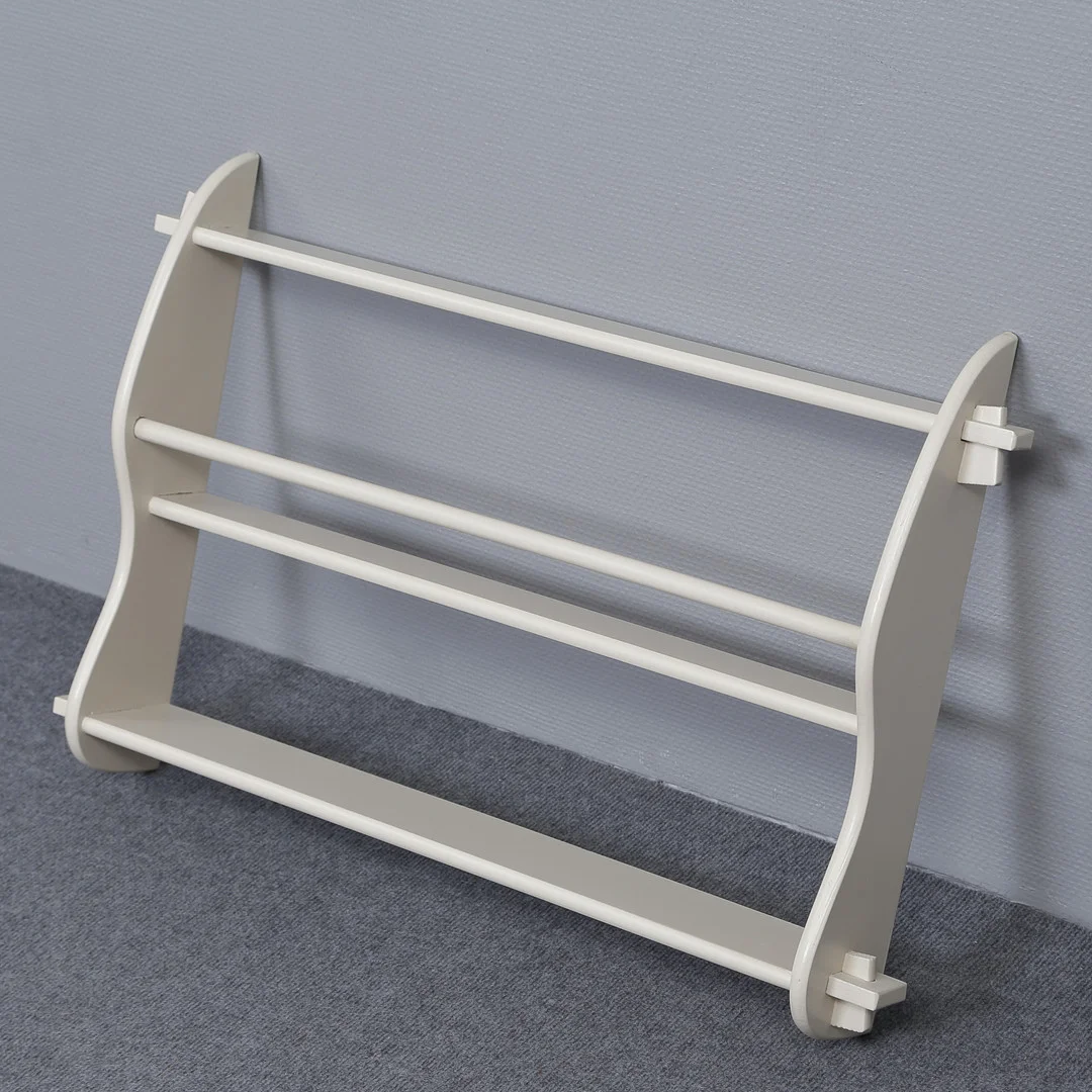 VÄGGHYLLA / TALLRIKSHYLLA. — Cupboards, Cabinets & Shelves — Auktionskammaren Sydost Kalmar