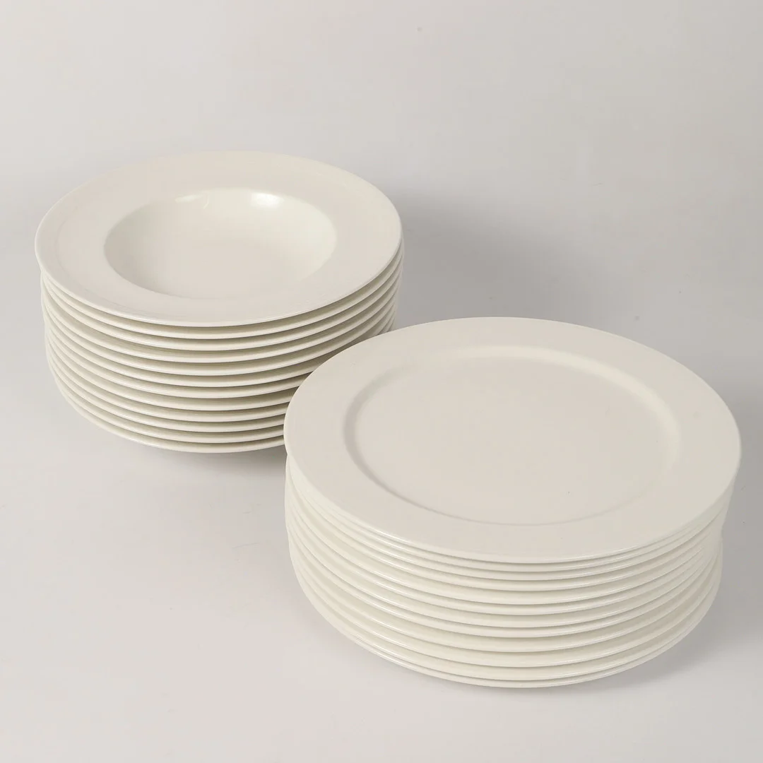 TALLRIKAR, 24 stycken, porslin, "Luxembourg", Villeroy & Boch. — Tableware — Helsingborgs Auktionskammare