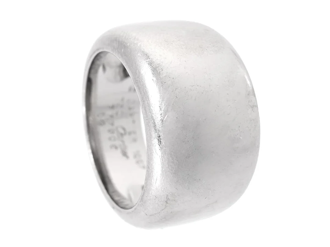 CARTIER, ring, Paris Nouvelle Vague, 18K vitguld, år 1997, serienr F77908, stl 54, vikt 16,5 g, slitage, certifikat. — Smycken/Ring — Kaplans