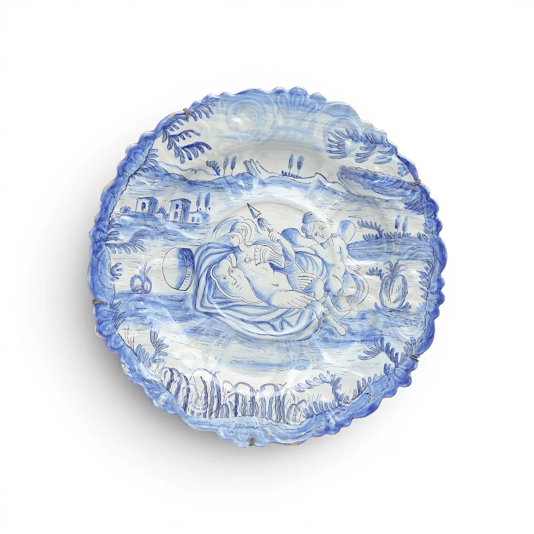"Da parata" platter in 18th Century Savona style, in earthenware with relief surface, first third of the 20th Century. — European — Balclis