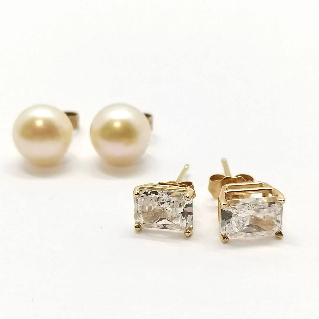 14CT GOLD WHITE STONE EARRINGS T/W 9CT GOLD PEARL EARRINGS. — Earrings — Acreman St Auctioneers & Valuers