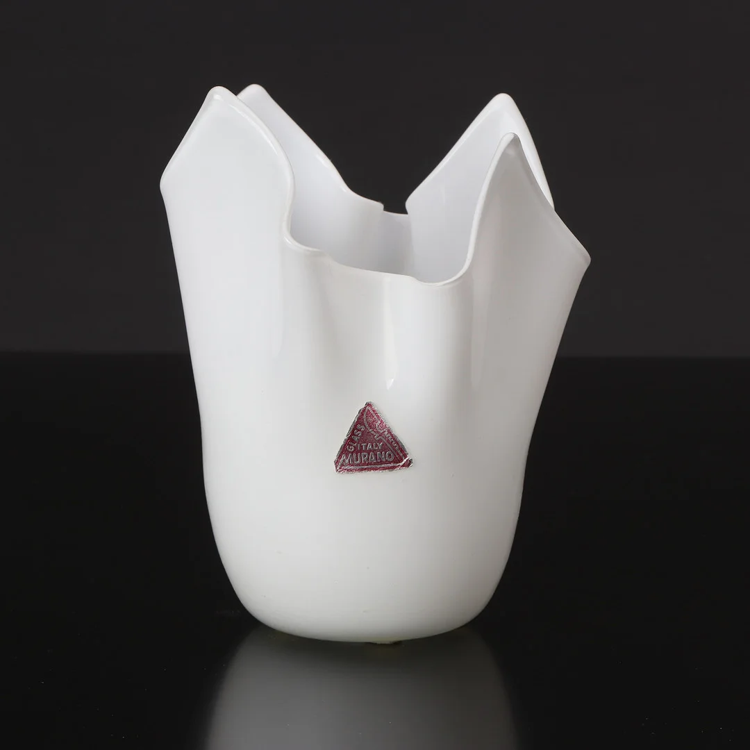 MURANO, NÄSDUKSVAS. Konstglas. Italien, 1900-talets andra hälft. Etikettmärkt. — Art glass — Skånes Auktionsverk