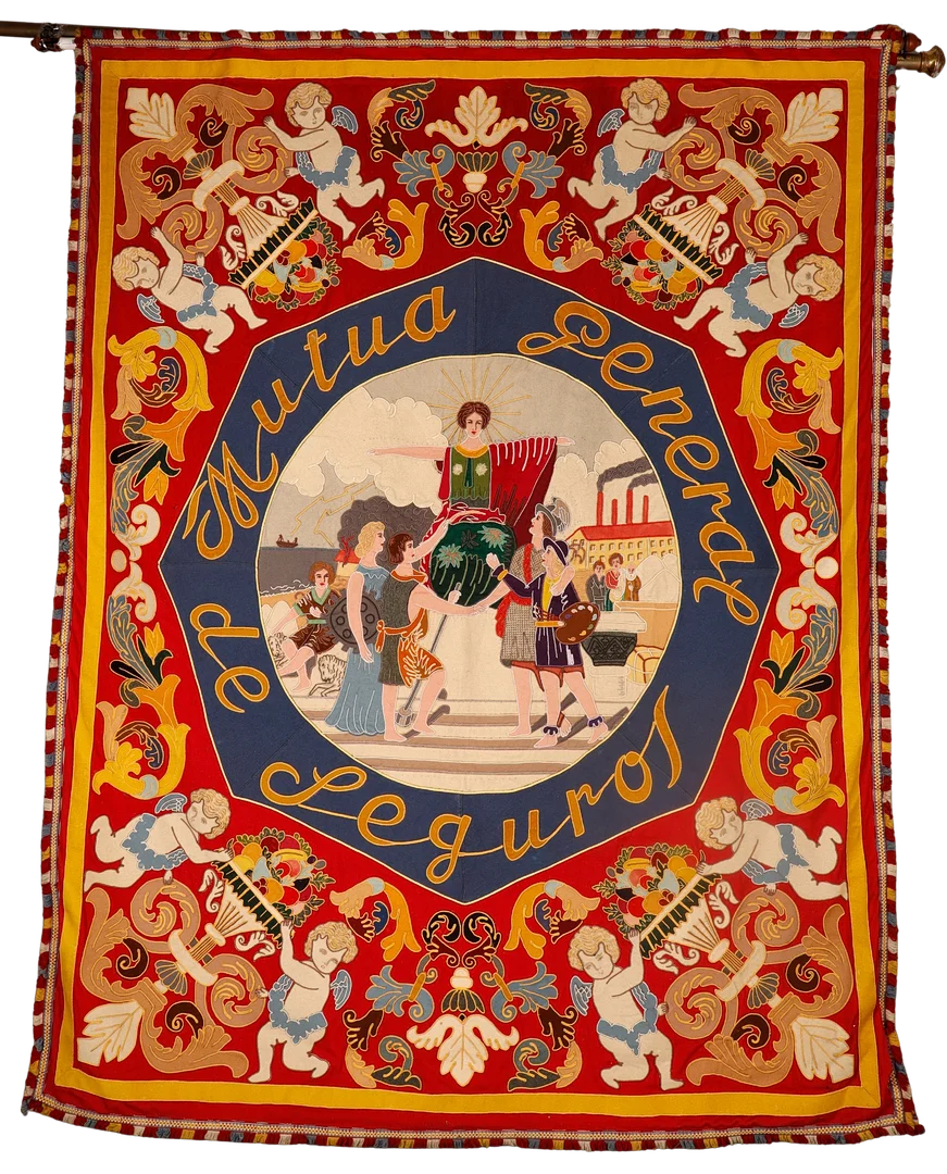 Mutua General de Seguros, repostero bordado y aplicado, de mediados del siglo XX. — Textiles — Barcelona Auctions