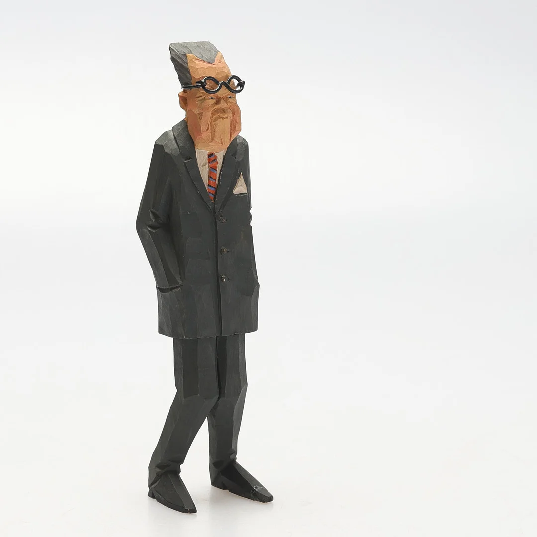 Tage Erlander, snidat och bemålat trä, signerad A.F daterad 68. — Sculptures & Bronzes — Gomér & Andersson Jönköping