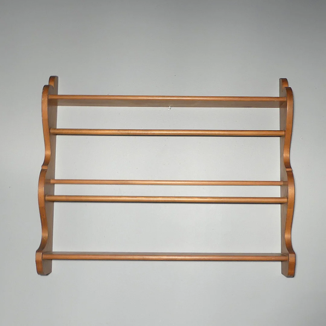 TALLRIKSHYLLA. — Cupboards, Cabinets & Shelves — Lysekils Auktionsbyrå